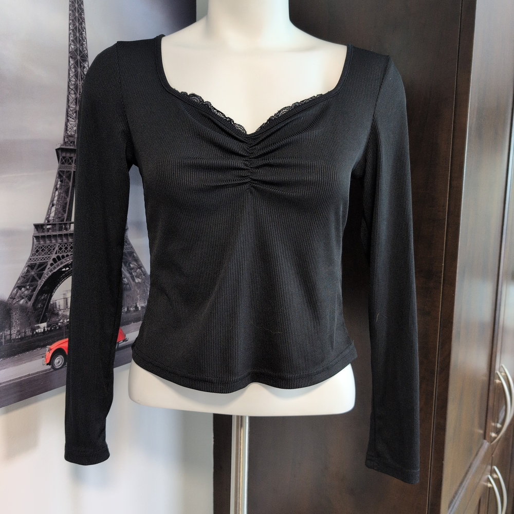 ROMWE Black Ruched V-Neck Long Sleeve Top with Lace Trim